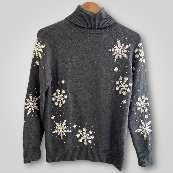 Eddie Bauer Grey Snowflake Turtleneck Sweater Size Medium - Picture 8 of 8